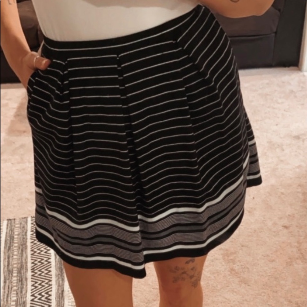 High waisted black striped skirt with pockets